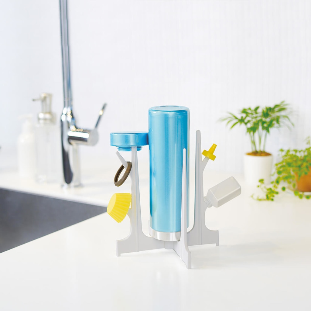 ボトルやパッキン、ランチ小物をまとめて干すメーカー使用例です。
