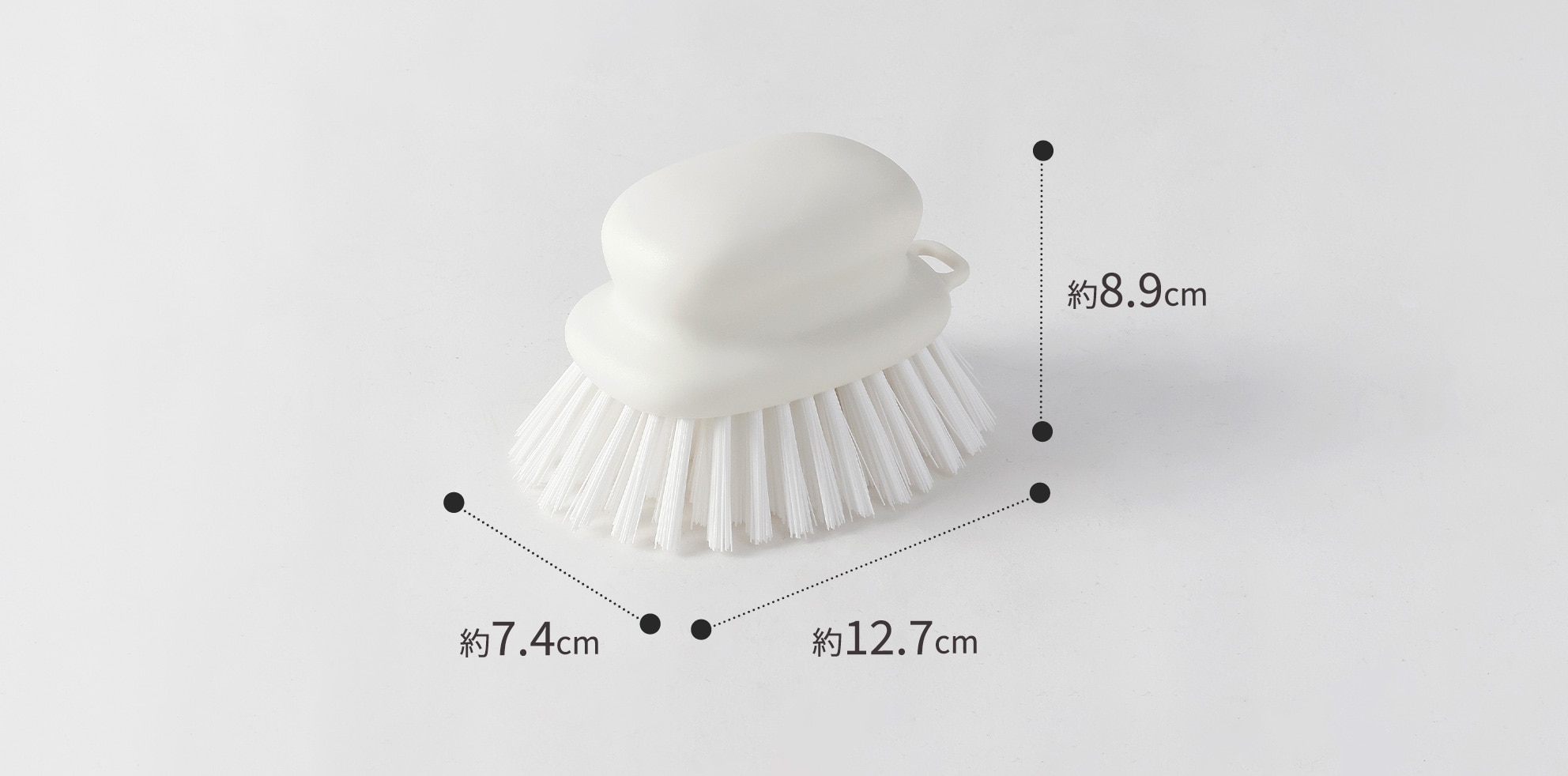 メーカー現行W671Wページのサイズ欄に掲載された寸法写真。約12.7cm・8.9cm・7.4cmの3辺を示しています。
