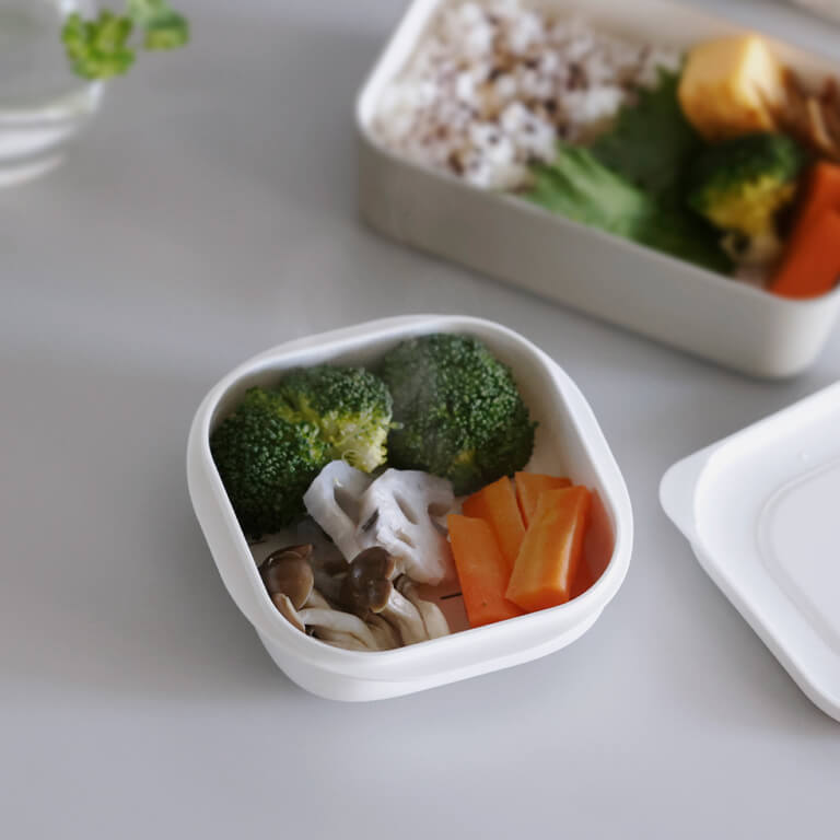 少量の野菜を蒸す用途の公式例。食材に合わせた加熱調整が必要です。